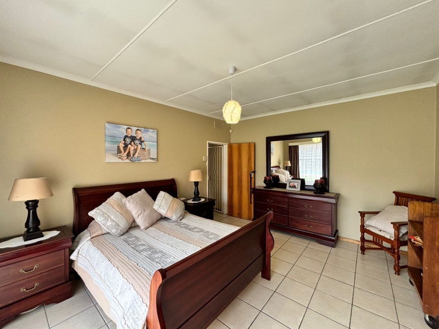 6 Bedroom Property for Sale in Flamwood North West